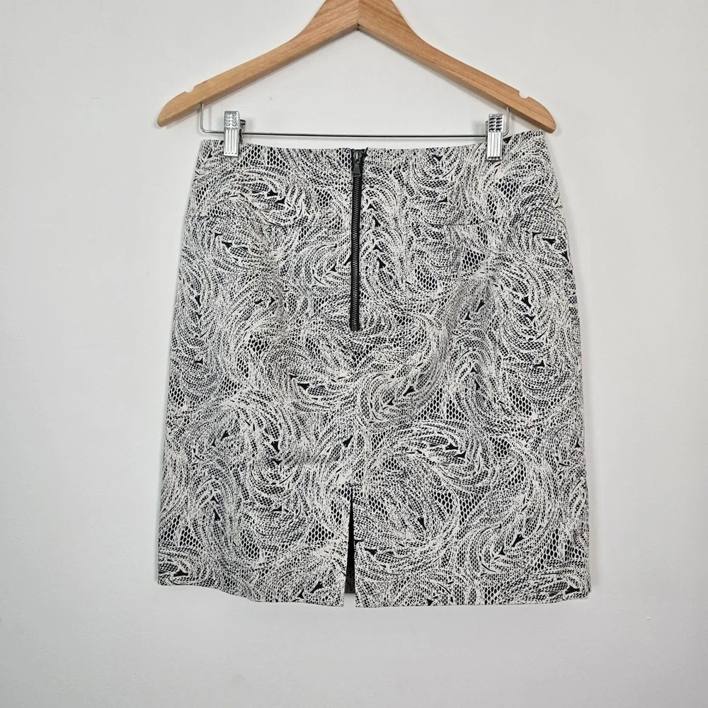 Club Monaco Mini Skirt Womens 6 Black White‎ Abstract Swirl Lace Print 00300861
